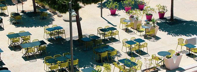 Pour fêter l'ouverture des terrasses, une partie de baby foot !