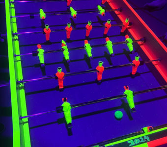 Un baby-foot Fluo pour faire la fête